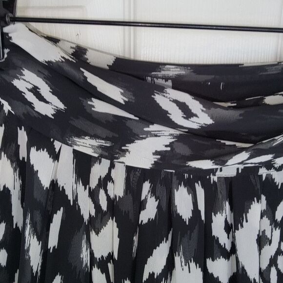 Vince Camuto black & white chiffon maxi skirt size 6 - Picture 3 of 8